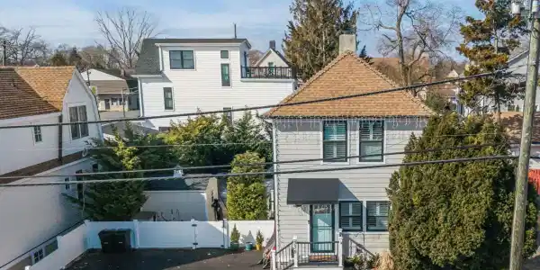 335 Hawthorne Avenue