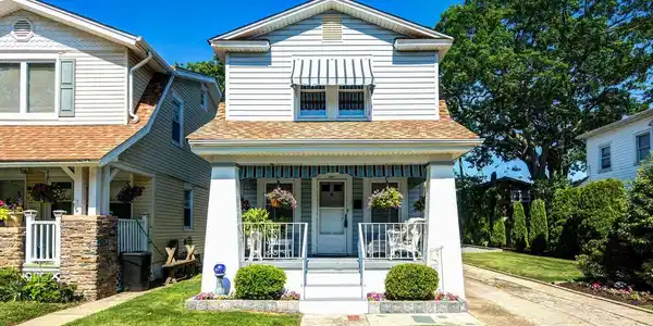 Image 3: Front house from street