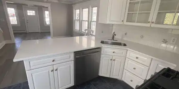 Image 4: kitchen
