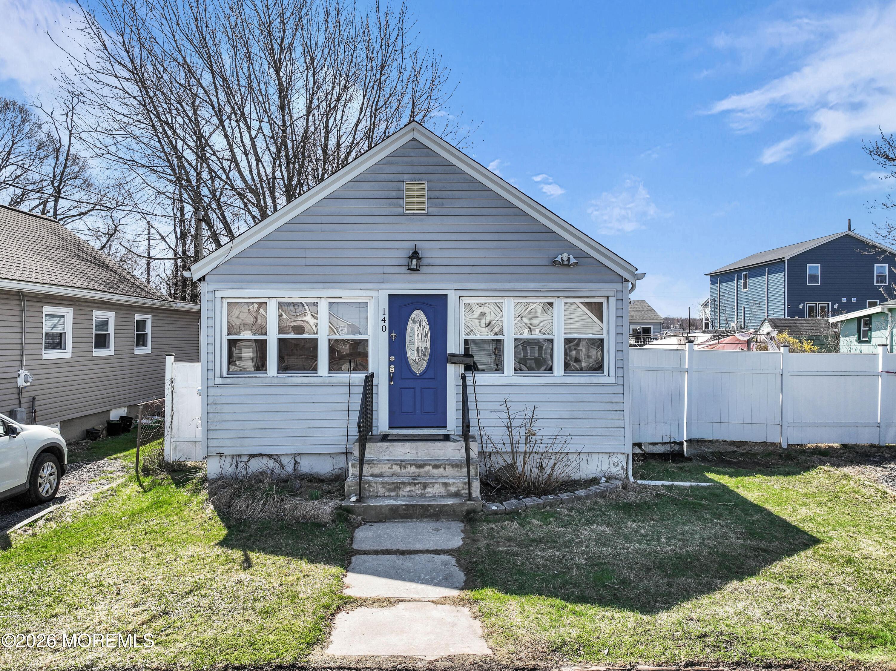 Image 2: 140 7th St