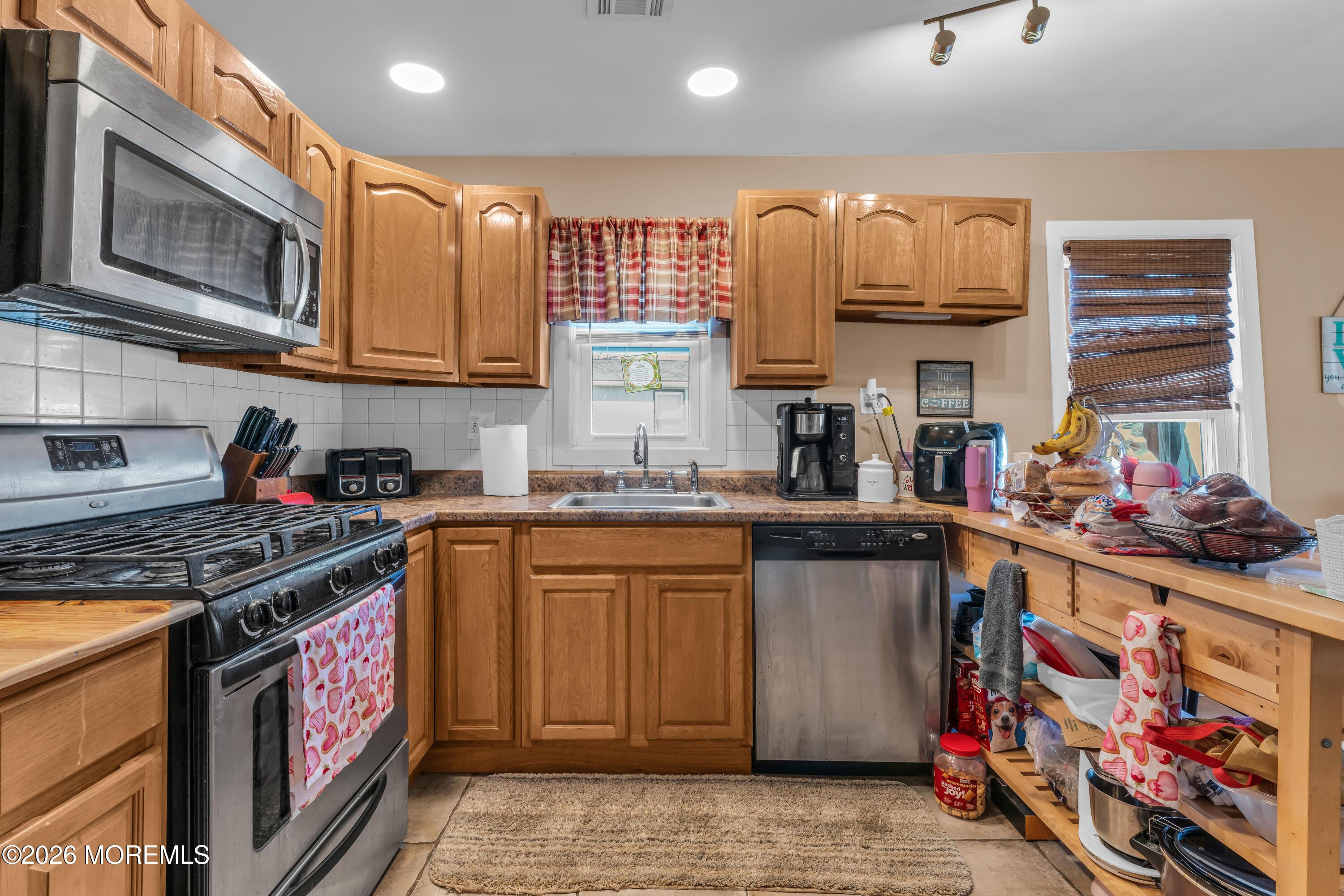 Image 3: 140 7th St