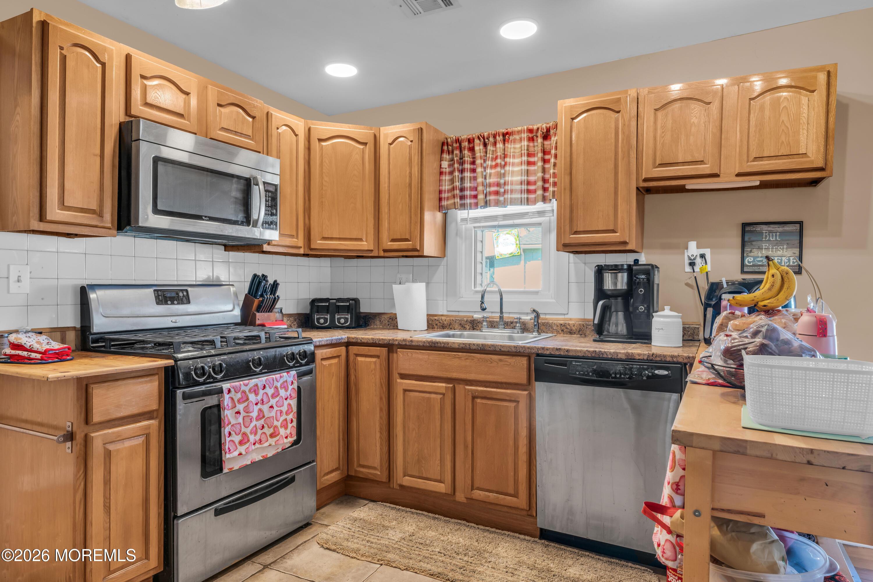 Image 4: 140 7th St