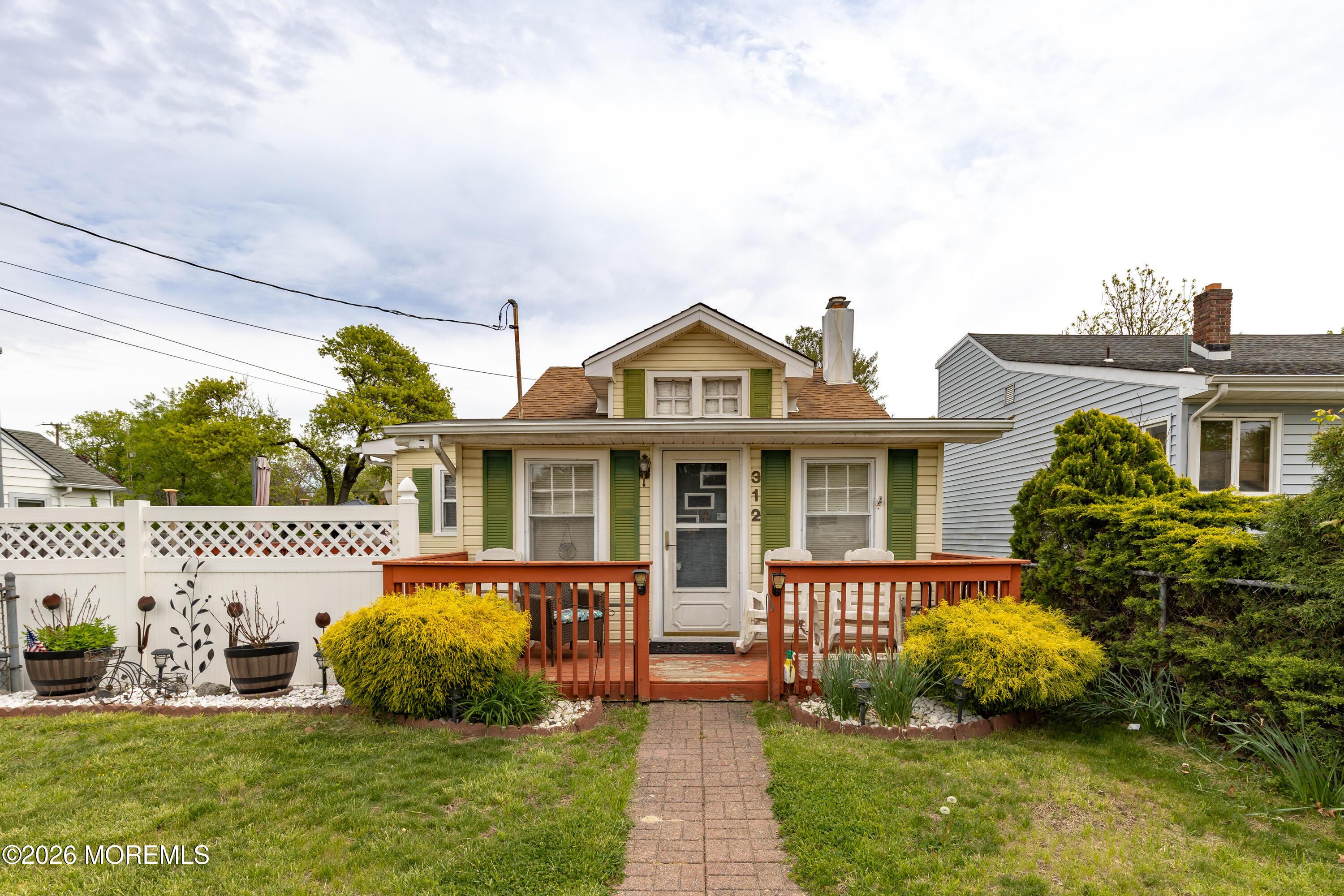 Image 1: Welcome home to 312 Elmwood Drive