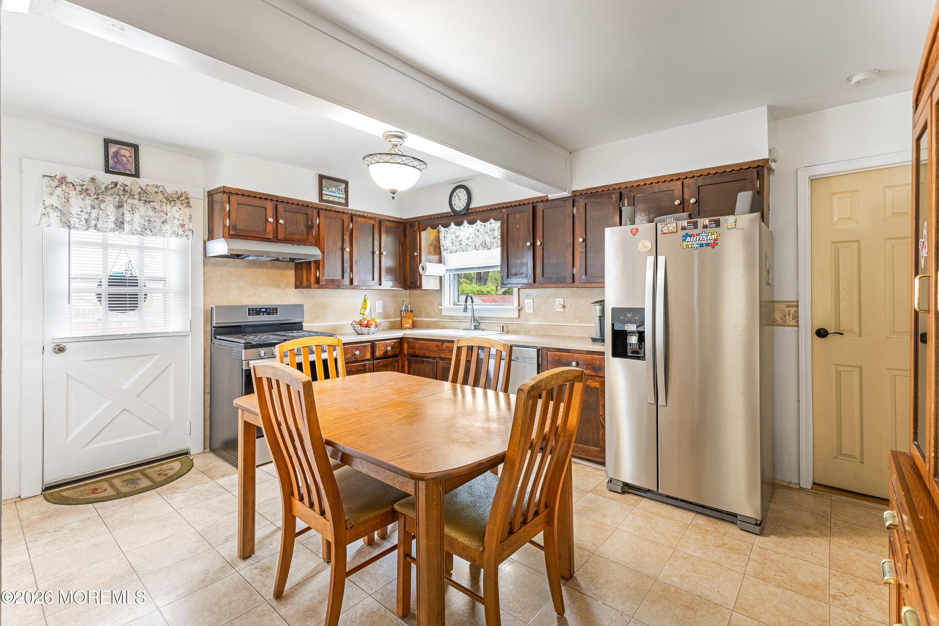Image 3: Kitchen