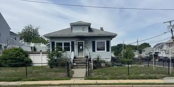 225 Carr Avenue