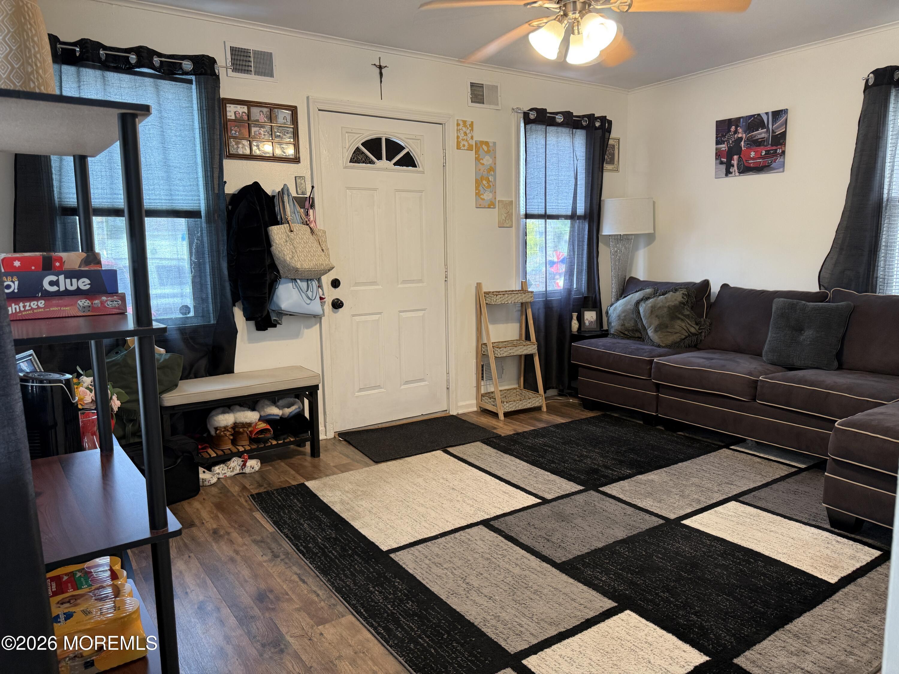 Image 2: Living room 2