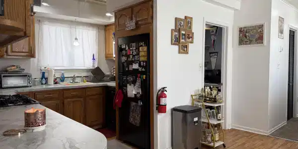Image 4: Kitchen