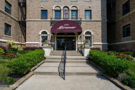 1700 Webb Street Unit 5D
