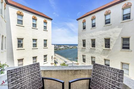 400 Deal Lake Drive Unit 8F