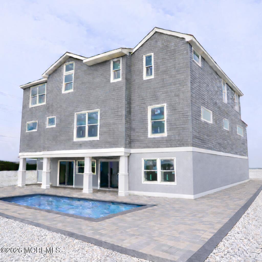 Image 3: Rear view