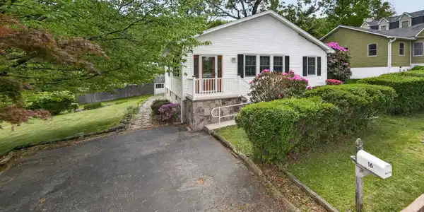 16 Oneida Avenue