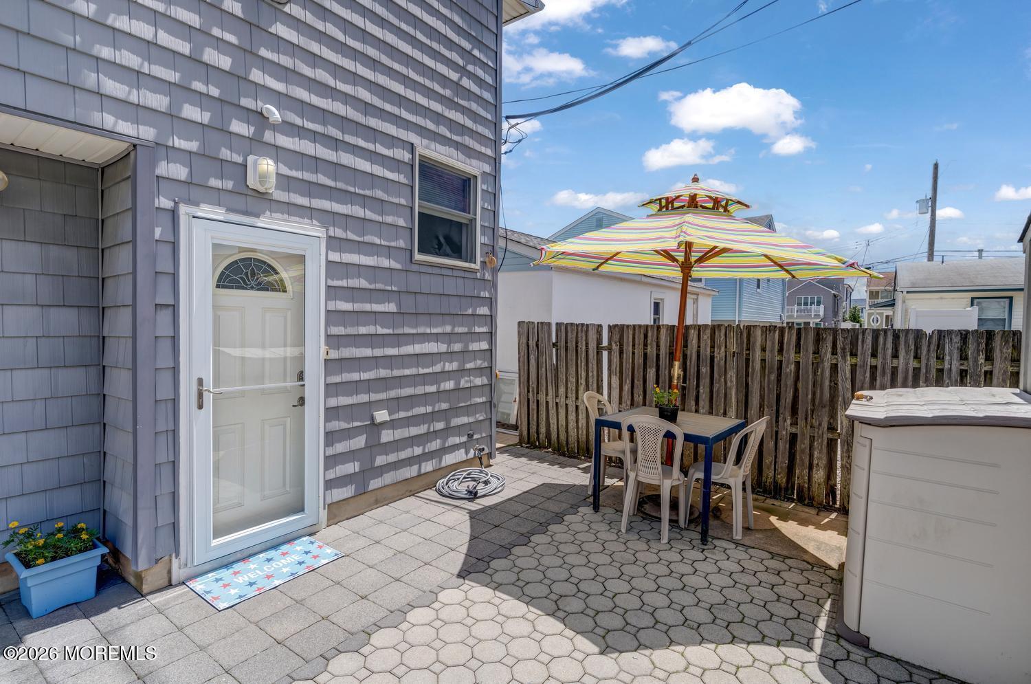 Image 3: 003-015-19EShore25-1500x996