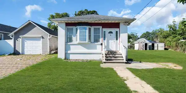 Image 2: 2-web-or-mls-DSC08584-1