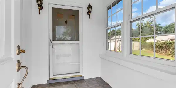 Image 3: 3-web-or-mls-DSC08569