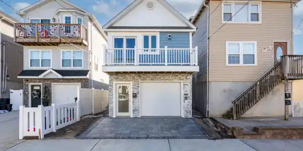 40 Bayview Avenue