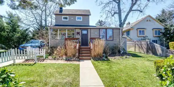 216 Howe Street