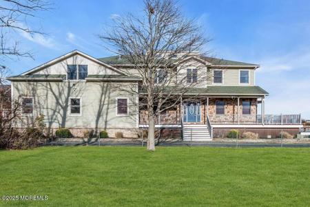 7 Manahassett Park Drive