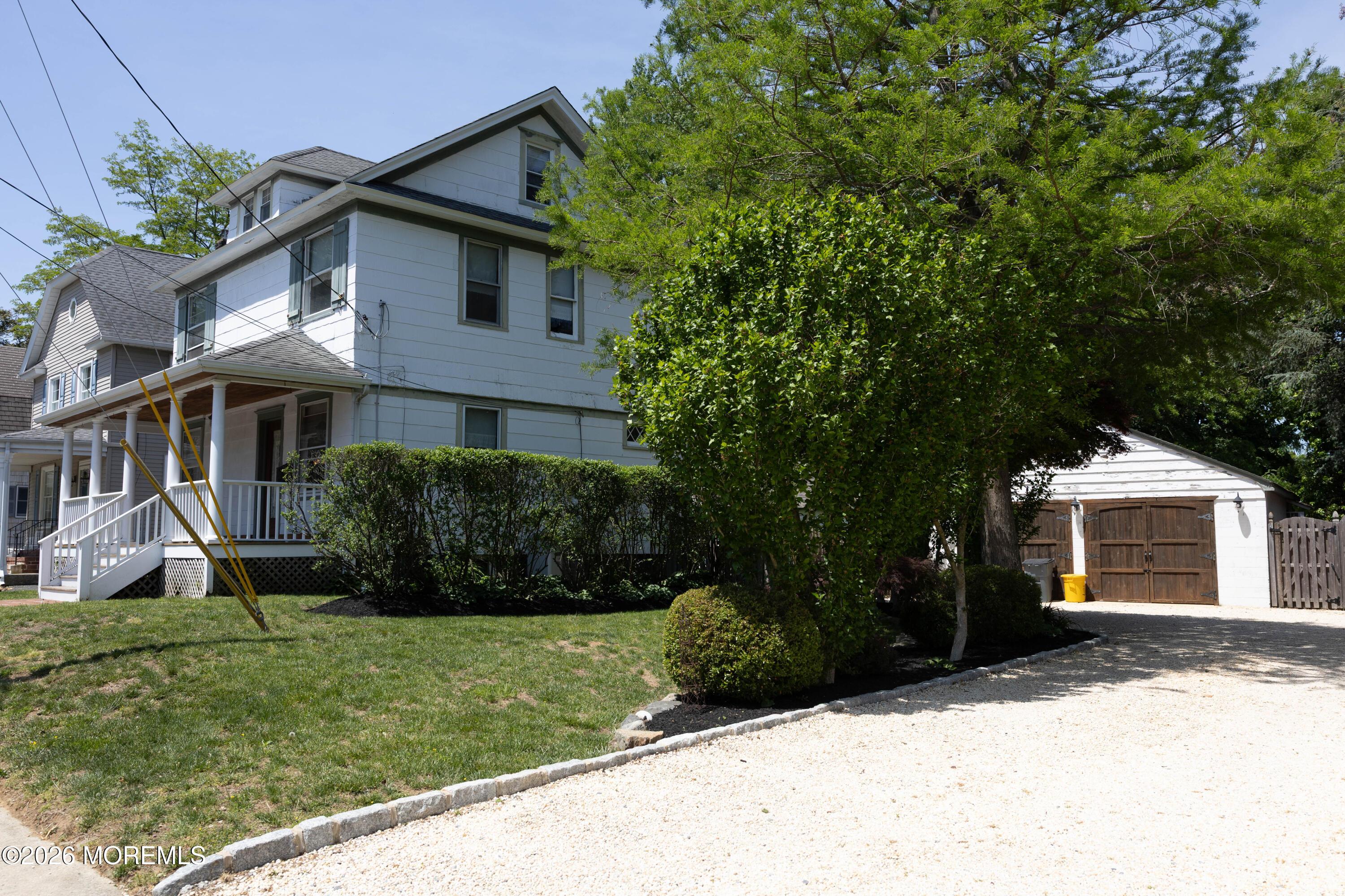 Image 2: brownsideyard