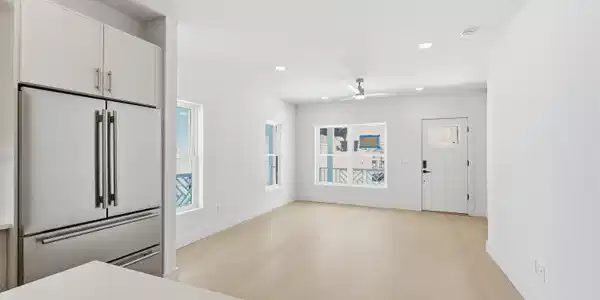 Image 3: Kitchen