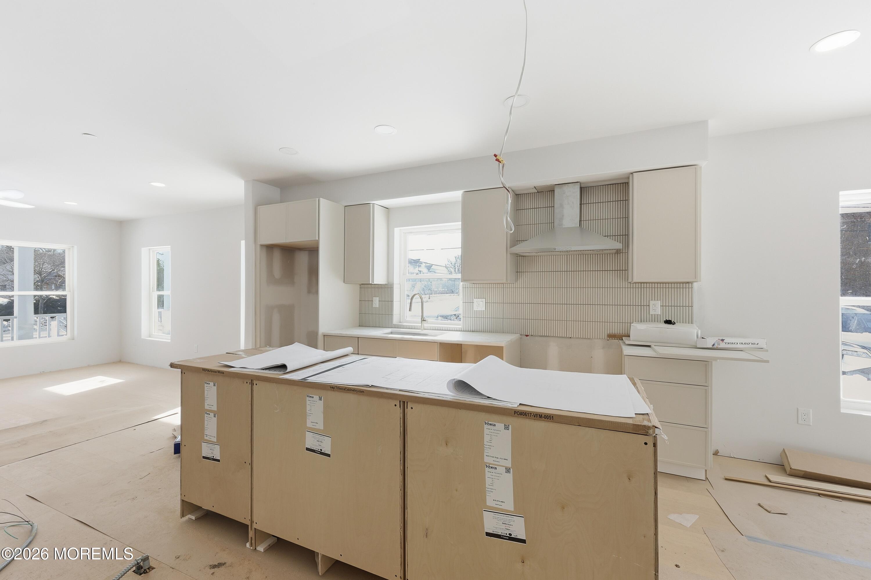 Image 4: Kitchen