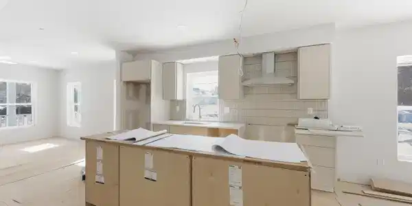 Image 4: Kitchen