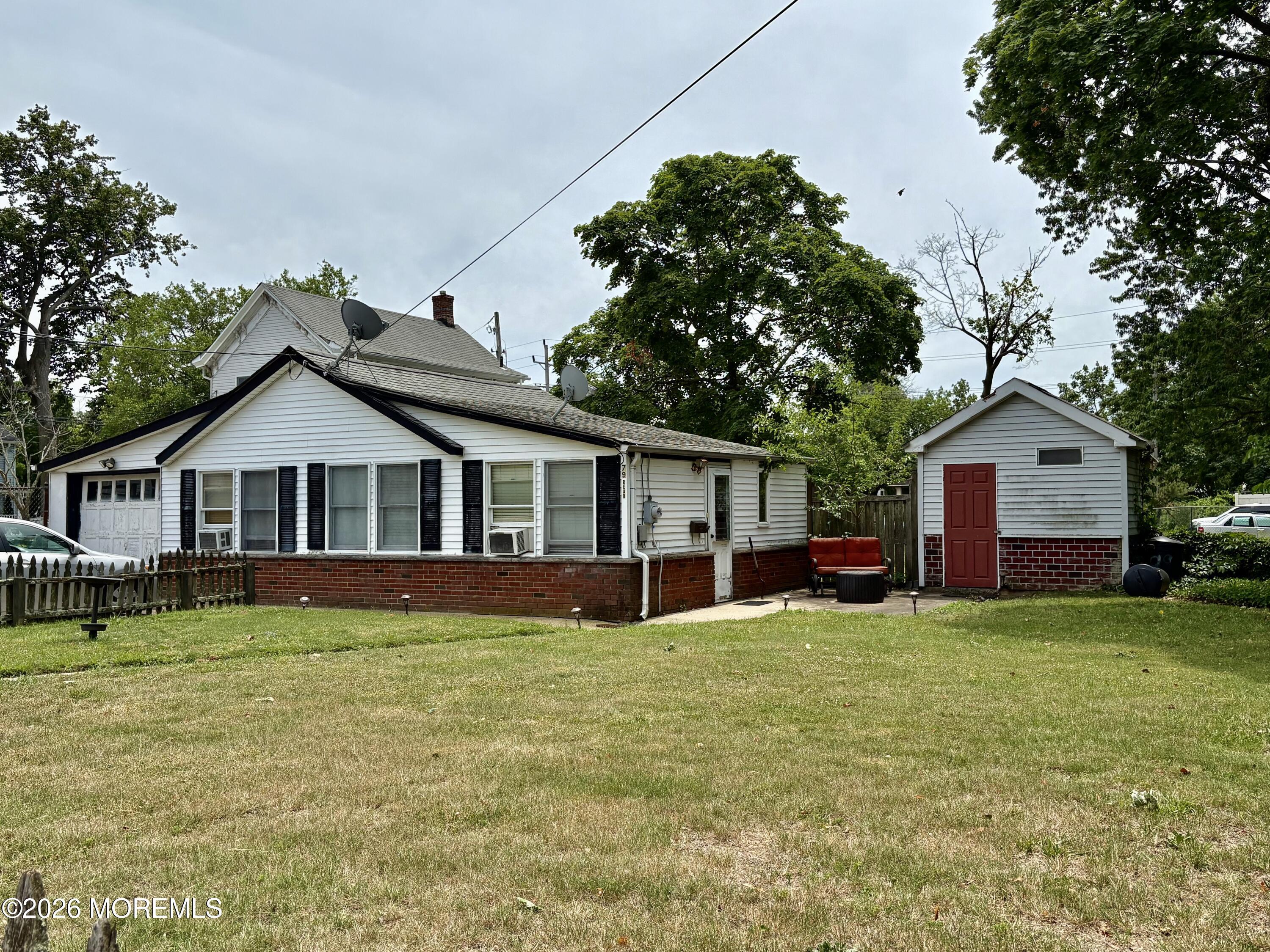 Image 3: 79 Ave D Rear