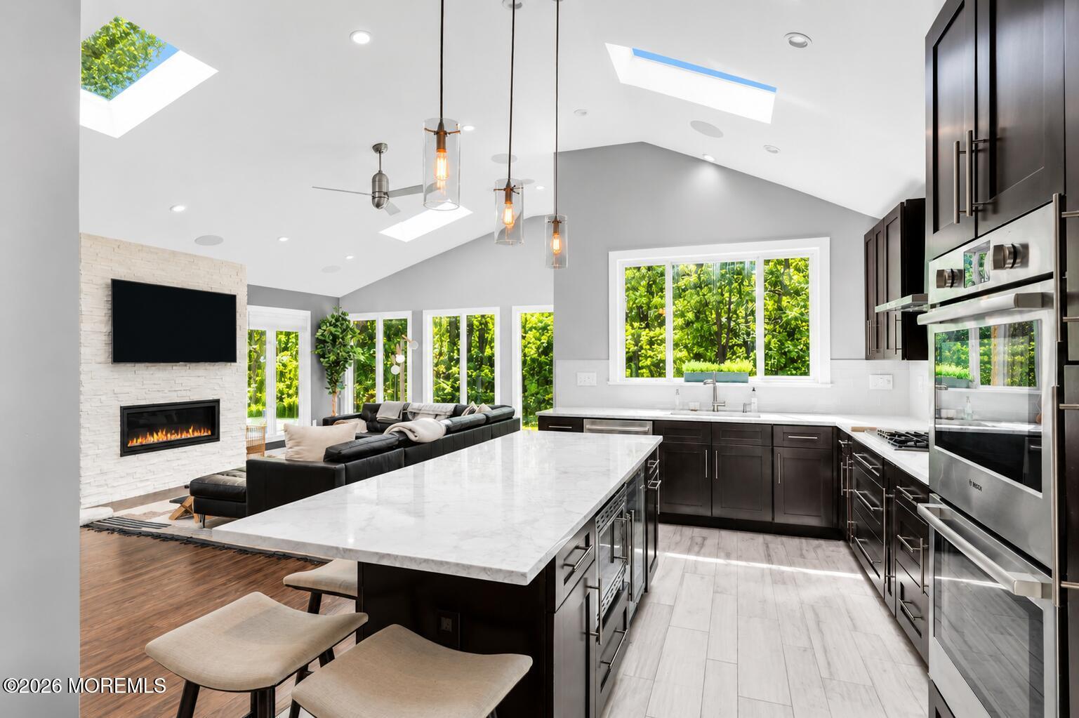 Image 4: kitchen