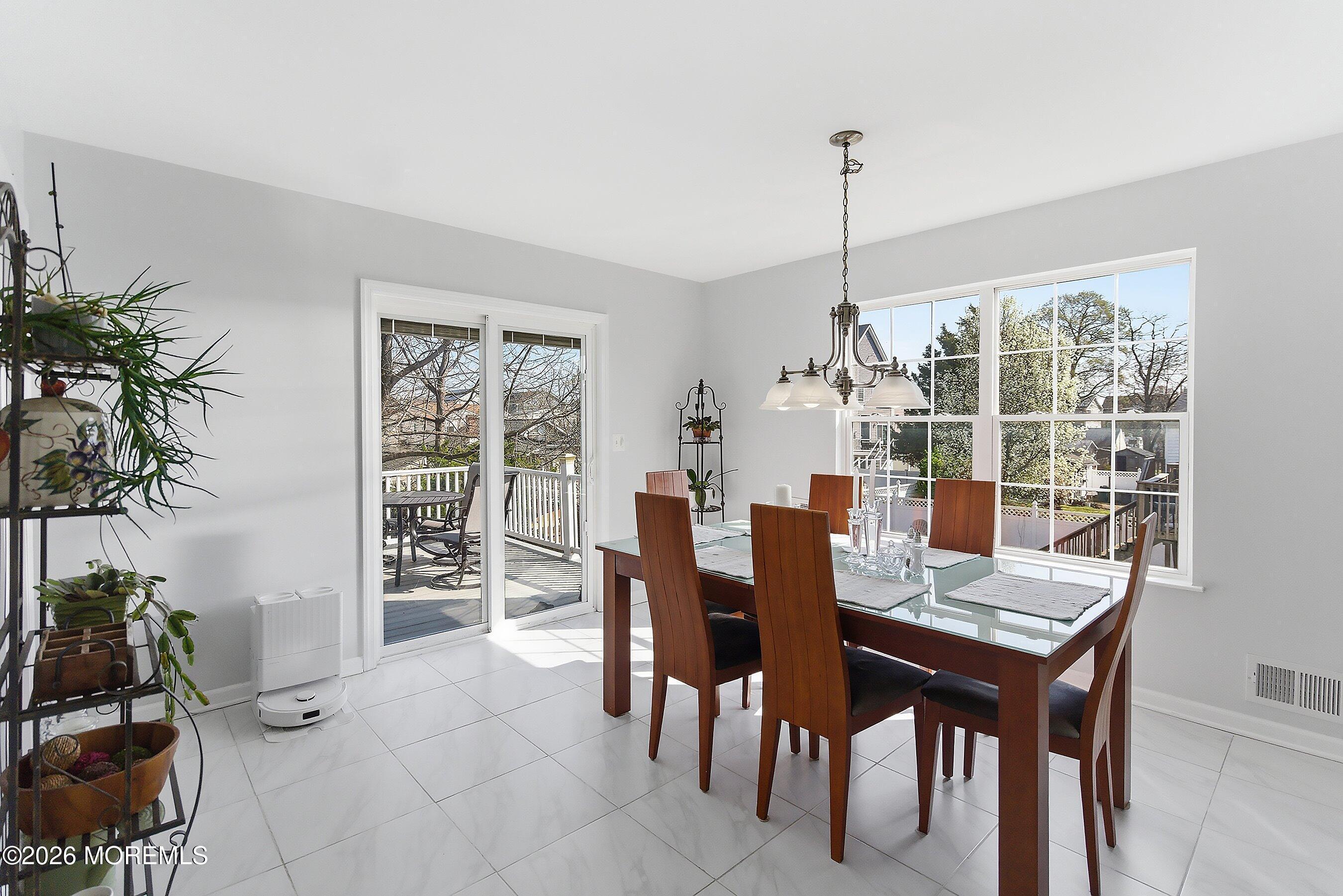 Image 3: 16-Dining 1A
