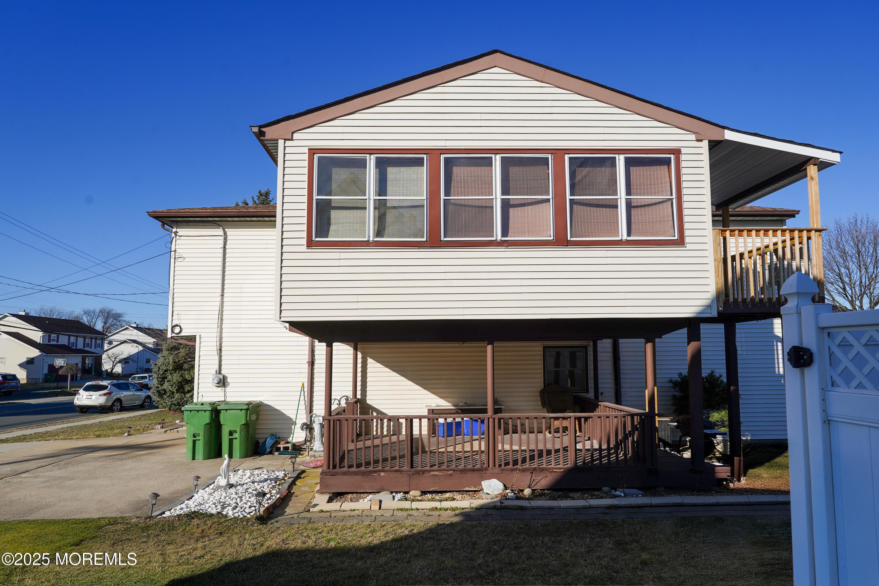 Image 2: Side yard view