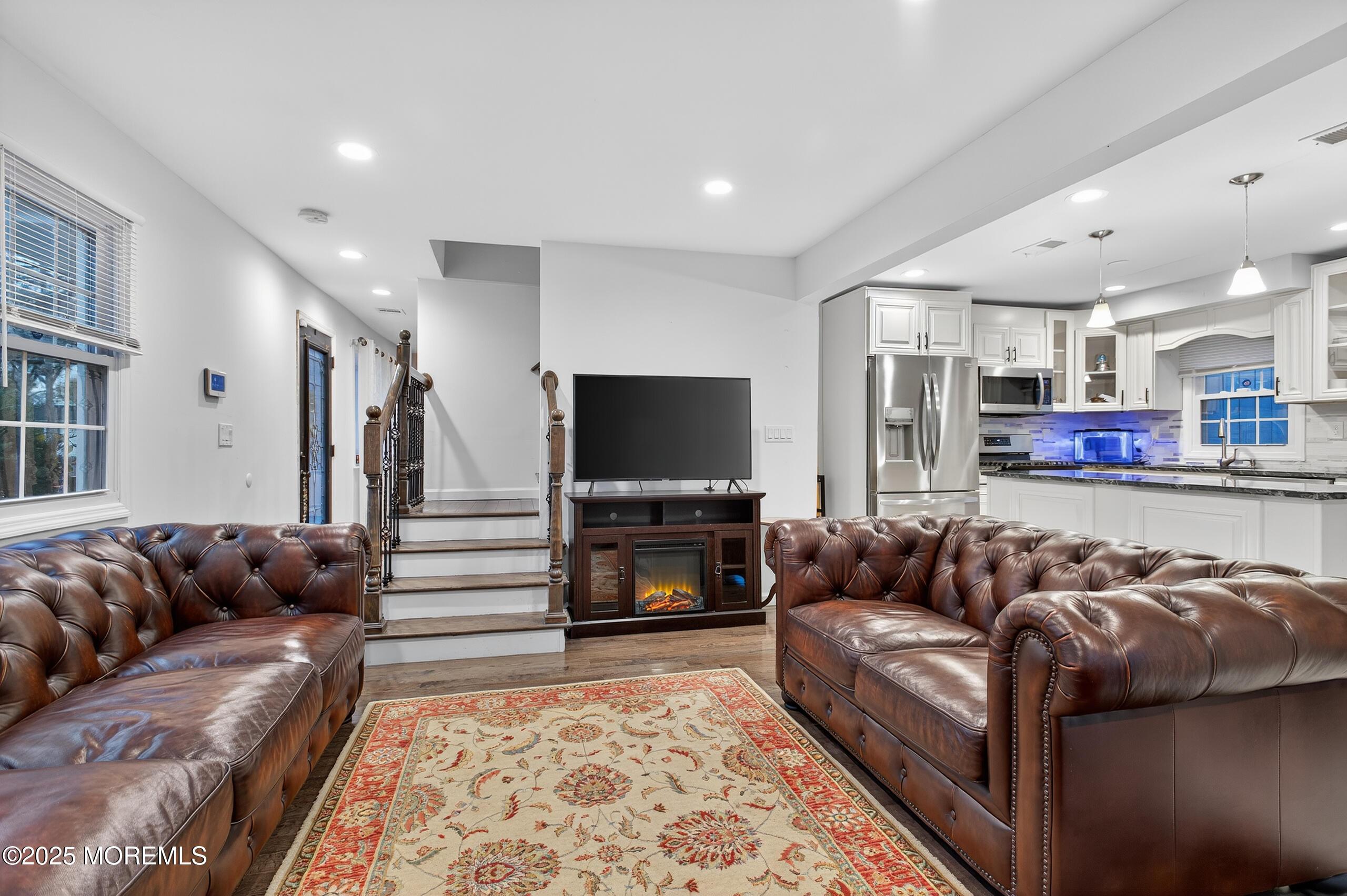 Image 2: Living Room