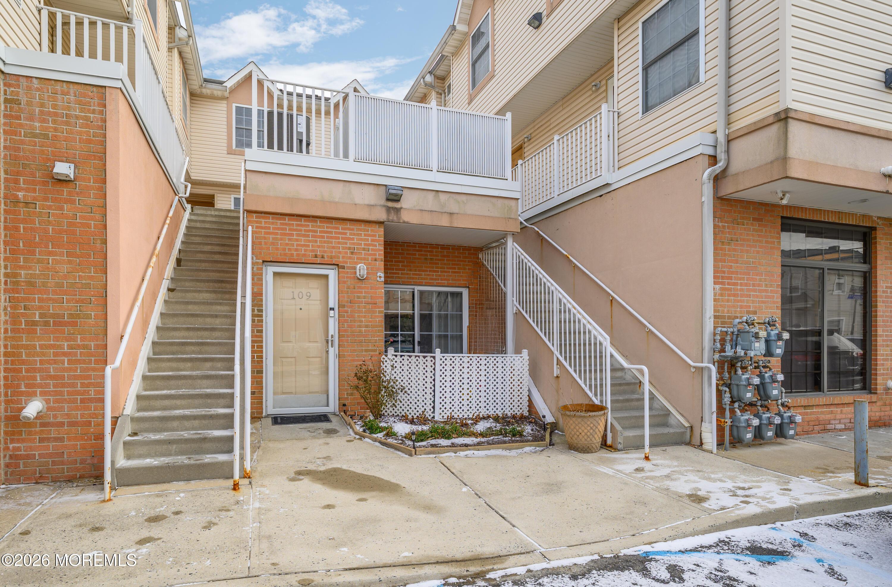 Image 1: 109 Adamecs Way-23