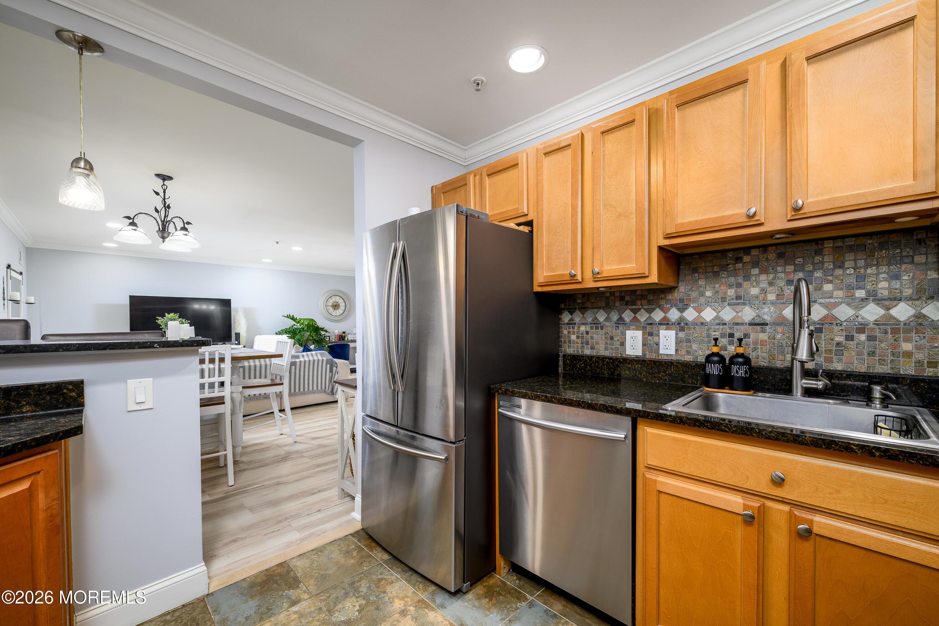 Image 3: 109 Adamecs Way-8