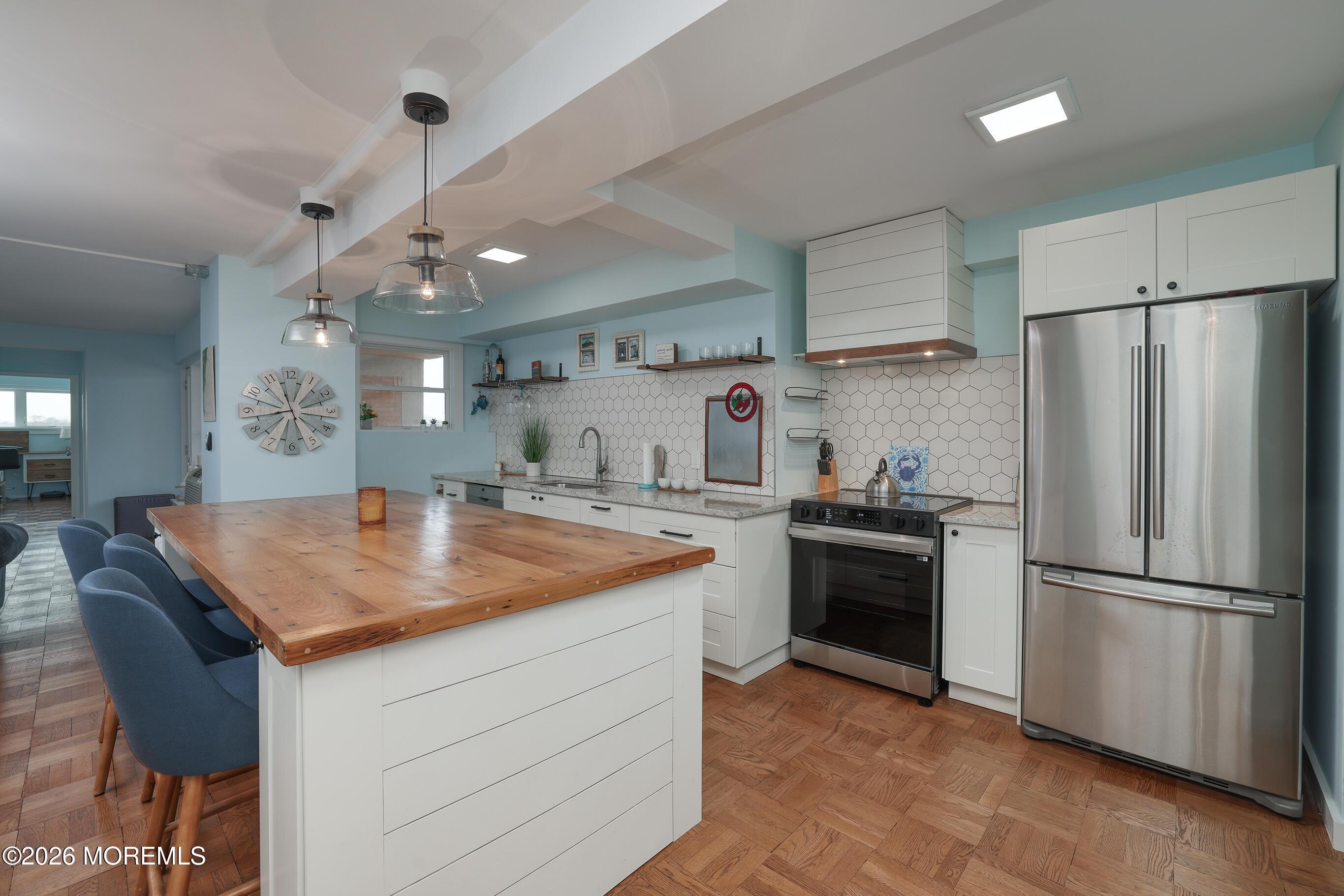 Image 2: KITCHEN