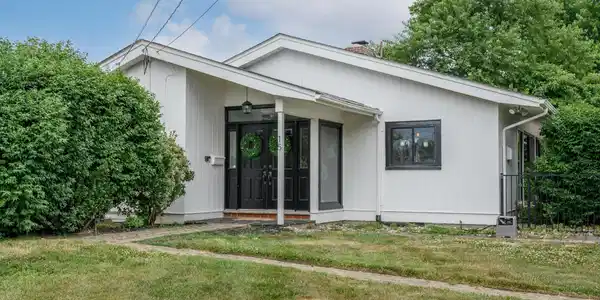 15 Wilson Circle W