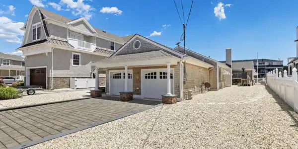Image 2: 120 Dickman Dr (1)