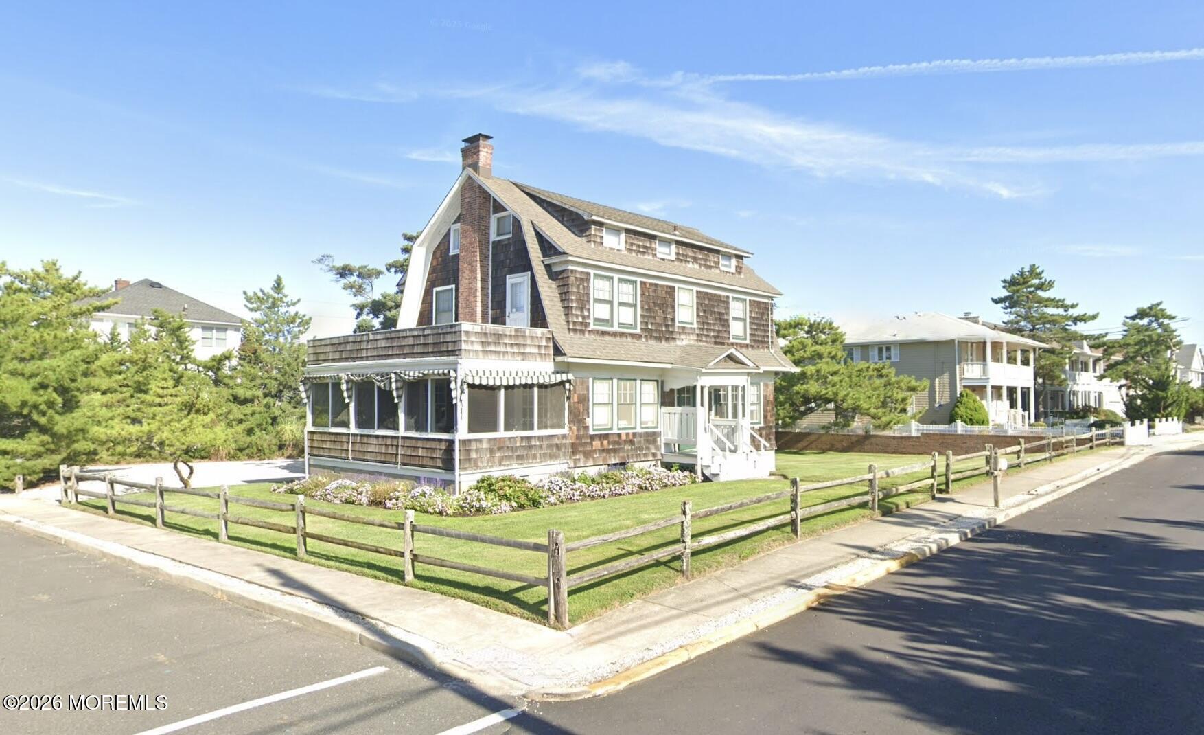 Image 2: 7 876 East Ave, Mantoloking - Side of Ho