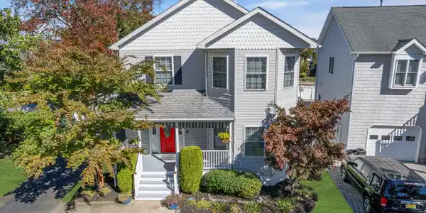 2207 Laurel Drive
