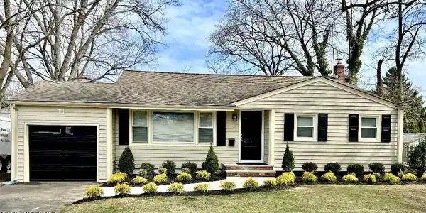 61 Manor Parkway