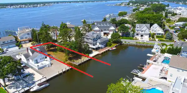 776 South Drive