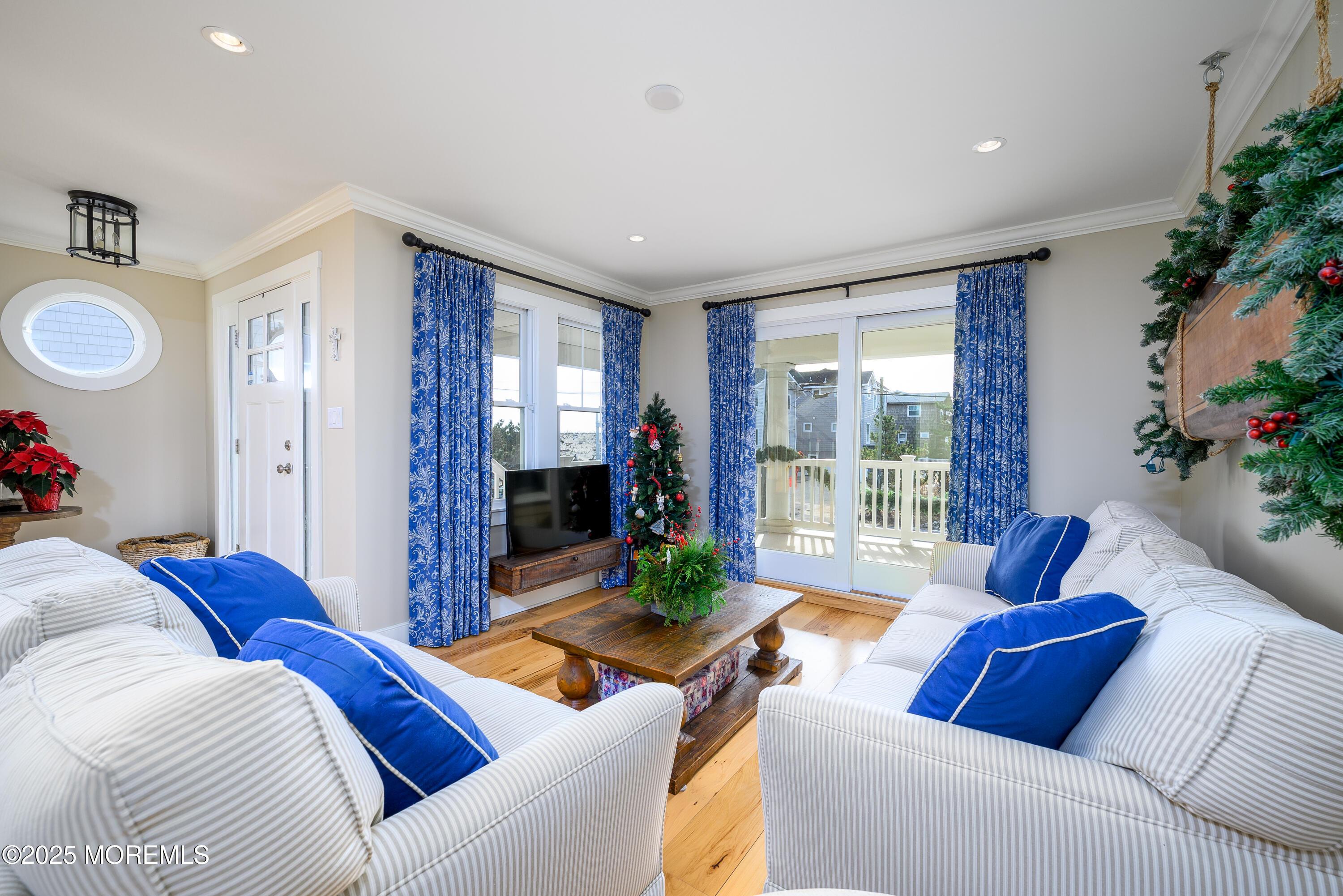 Image 3: 211 Stratford Ave-26