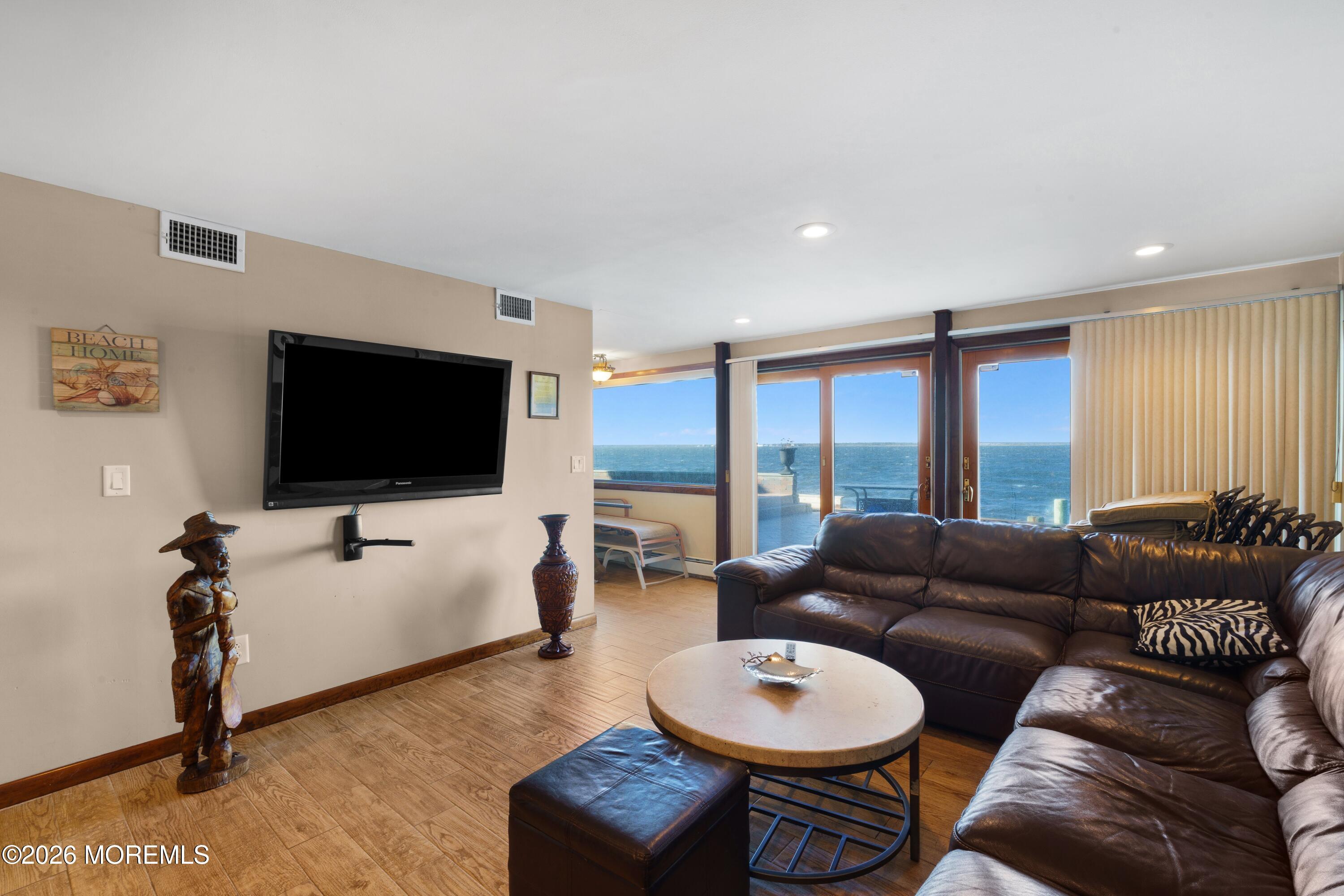 Image 4: cs 19 225 K Court, Seaside Park-50 1-10-