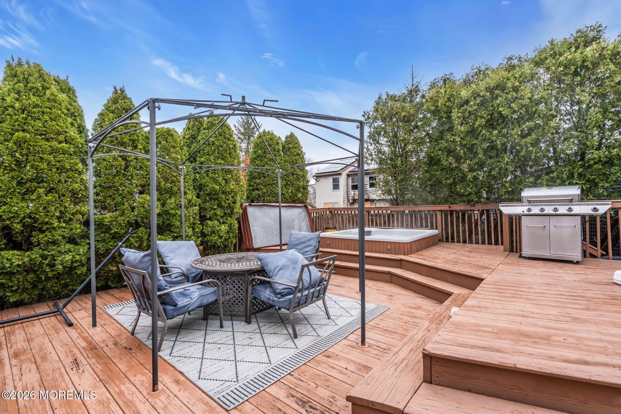 Image 4: Outdoor Space
