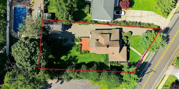 Image 3: 47-Overhead