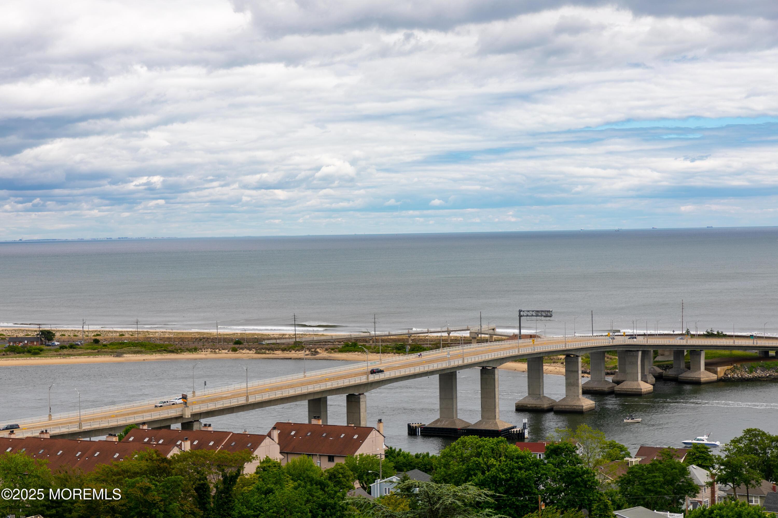 Image 3: view