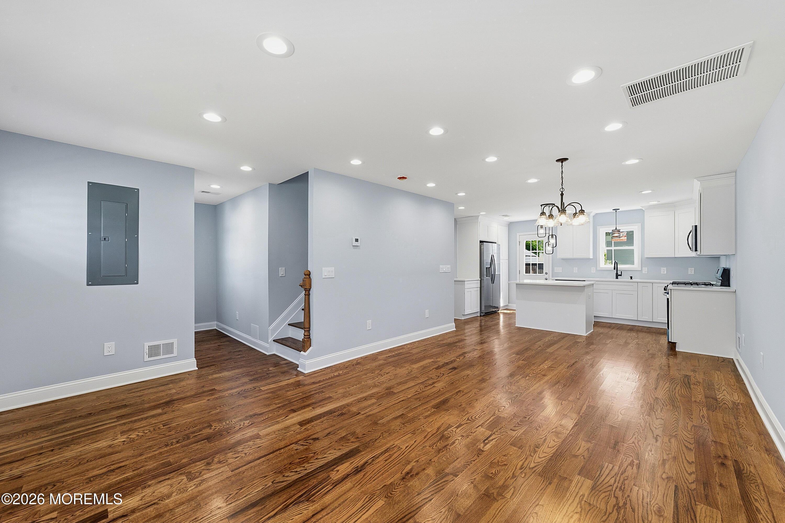 Image 4: 270 Alpine Way, South Amboy, NJ-06