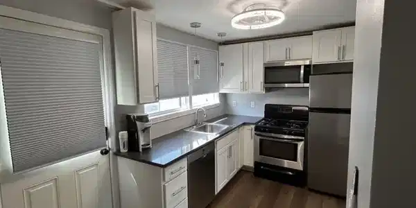 Image 2: Kitchen