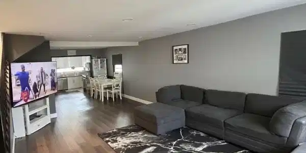 Image 3: Living Room