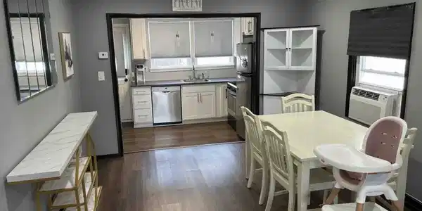Image 4: Dining Area