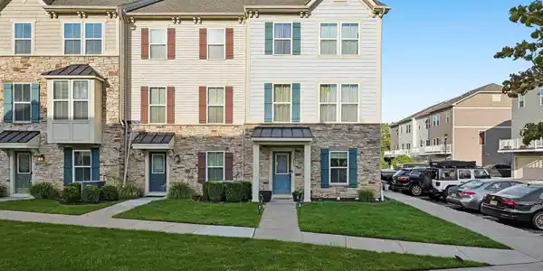 708 Bayside Court