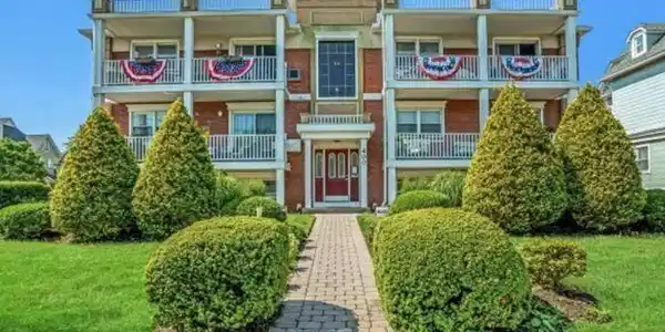 400 4th Avenue Unit 205